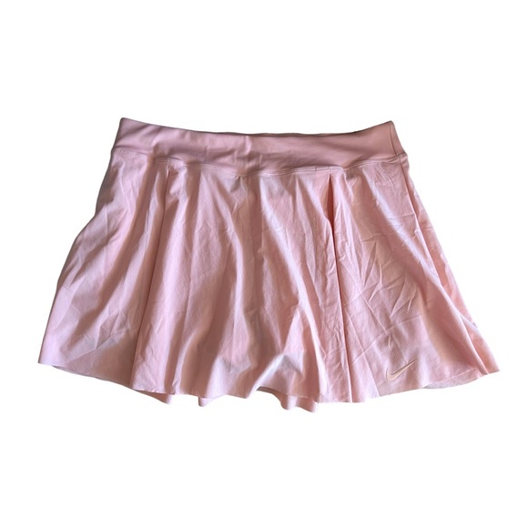 Nike Women's Spring Club Skirt in bleached coral blush - Picture 2 of 8
